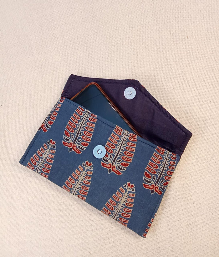 Navy Block Print Clutch & Printed Scrunchie Everyday Carry Set